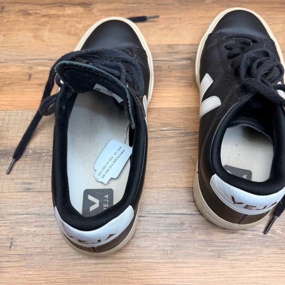 Veja women  size  8 Black and White Sneakers - Picture 4 of 9